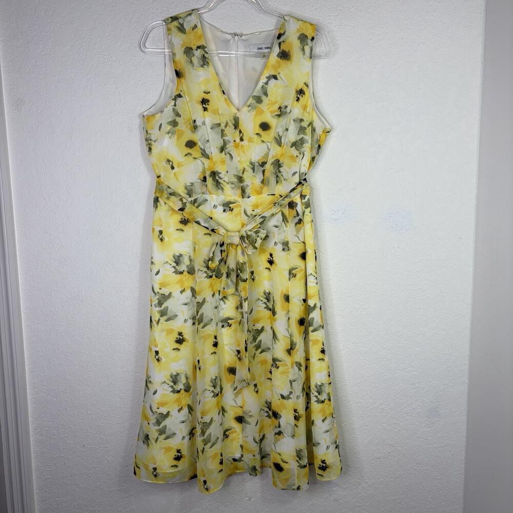 Jones Studio Yellow Floral Fit Flare Dress Size 12, V-Neck, flowy, spring